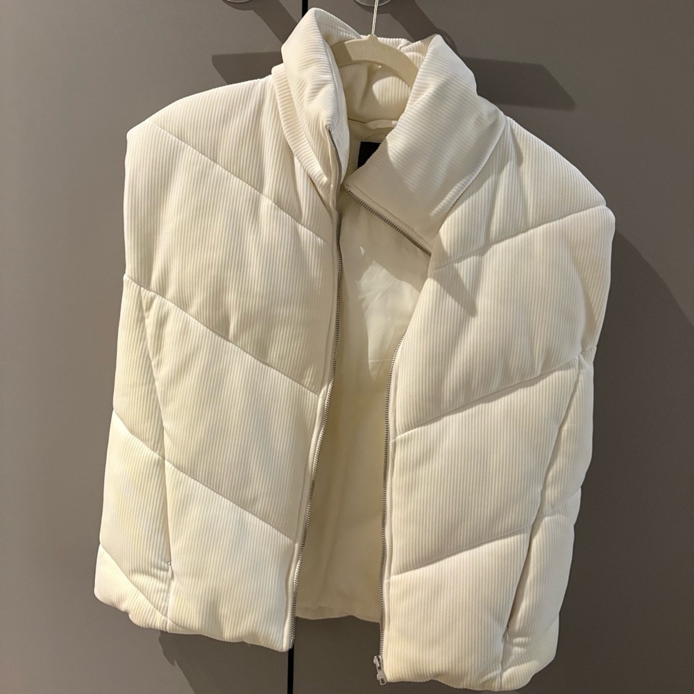 Alo Yoga Cream Puffer vest